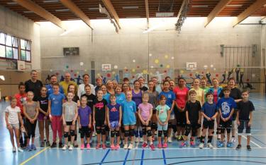 Von den Kids bis zu den Seniorinnen nahmen rund 40 Volleyballer am Trainingstag teil. (Foto: zVg)