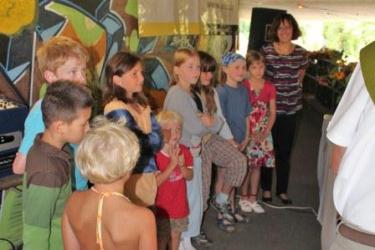 Am verbindenden Brügglifäscht zwischen Frick und Oeschgen wurden Kinder an einem ökumenischen Familiengottesdienst auf einen guten Neustart nach den Sommerferien vorbereitet.