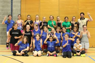 21 Möhliner Volleyballerinnen absolvierten die Ausbildung zum Jugend-Schiedsrichter.