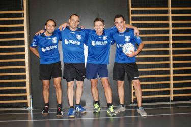 Strahlende Gesichter: Die Wittnauer Faustballer freuen sich über den Sieg. (Foto: zVg)