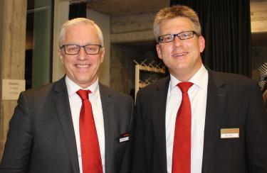 Erwin Schwarb (Präsident des Verwaltungsrates) und Marc Jäger (Vorsitzender der Bankleitung) – unter dem Motto «Herzhaft lokal» mit der Raiffeisenbank Regio Frick.