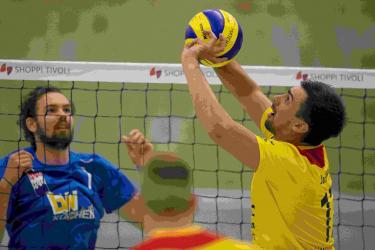 Spielertrainer Lucian Jachowicz beim Pass. (Foto: zVg)
