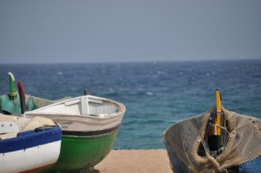 Schicken Sie uns ihren Sommerschnappschuss der Lust auf mehr oder Meer macht. So wie diese Schiffe am Strand von Badolona.