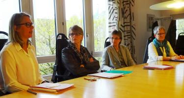 Monica Consoni, Regine Leutwyler, Susanne Gmünder Bamert und Cécile Liechti erläutern das Zusammenarbeitsprojekt neue Oberstufe Fricktal Süd.