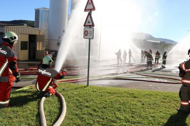 Alarmübung im Störfallbetrieb: Vier Feuerwehren im Einsatz. Fotos: Paul Roppel
