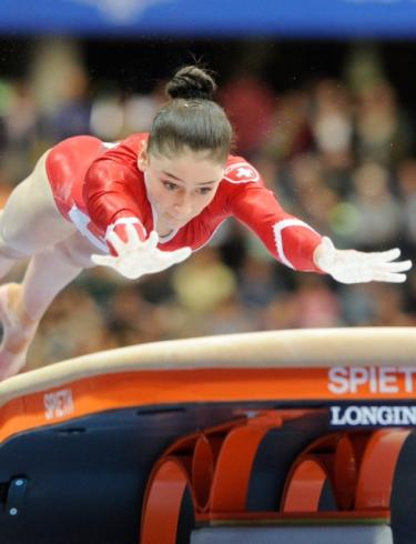 Im Sprungfinale zeigte Schmid einen sauberen Überschlag Salto vorwärts gebückt mit halber Schraube sowie ein hoher Überschlag Salto vorwärts gehockt mit halber Schraube. Foto. zVg