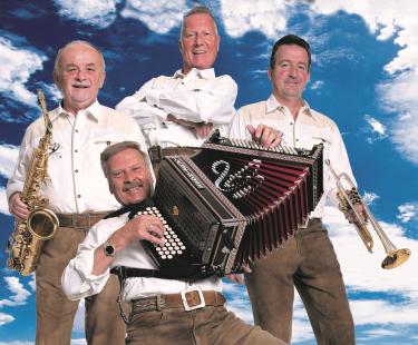 Immer zu haben für einen Gassenhauer: Die Silver-Birds mit Marcus Hasler (Akkordeon) und seinen Bandmitgliedern Harald Andris (von links), Max Rickenbach und Beat Hirschi.