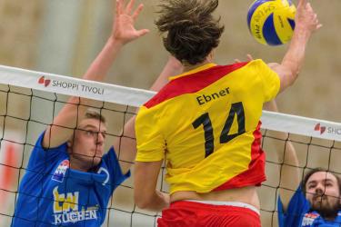 Jörg Ebner im Angriff. Gegen den VBC Buochs fehlte dem Laufenburger Team die nötige Durchschlagskraft. Foto: zVg