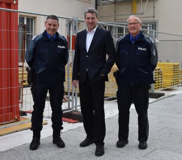 Polizeichef Werner Bertschi (li) und sein Stellvertreter Markus Erni. Dazwischen der Präsident des Führungsausschusses Daniel Suter. Foto: Susanne Hörth
