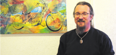 Beyeler vor Beyeler – Kunst, Schmuck und Motorrad inklusive. Foto: Simone Rufli