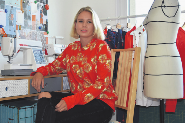 Ramona Erb in ihrer Atelier-Ecke in der Wohnung in Gipf-Oberfrick. Foto: Susanne Hörth
