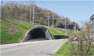 Eine Fotomontage ohne Anspruch auf absolute planerische Korrektheit – Tunnel von der Dammstrasse zur Rückseite des Bahnhofs Frick. Fotomontage: NFZ