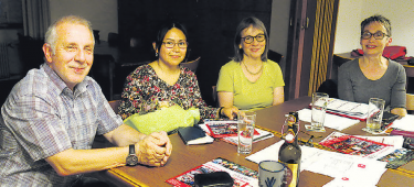 Der SP-Vorstand mit Frida Tapia (2. von links) von «mit.dabei». Foto: zVg