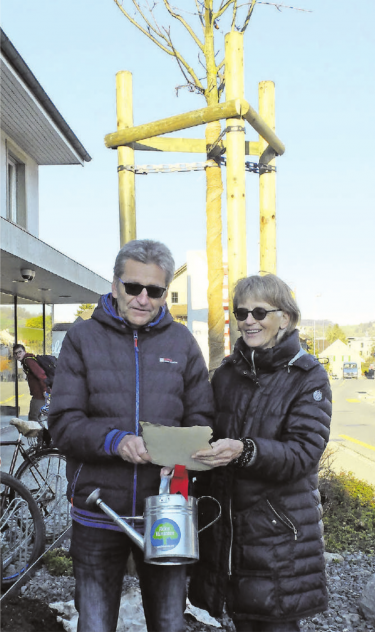Der Unterentfelder Gemeinderat Martin Löffel und die Gipf-Oberfricker Frau Ge-