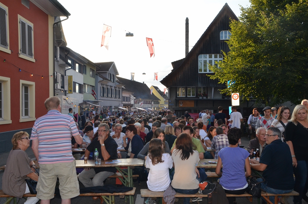 Neue Fricktaler Zeitung Wenn die Leute in Frick auf die Strasse gehen