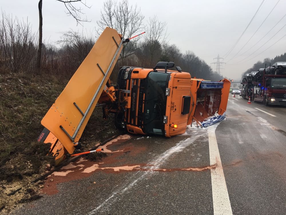 Neue Fricktaler Zeitung Unfall in Rheinfelden Schneeräumungsfahrzeug