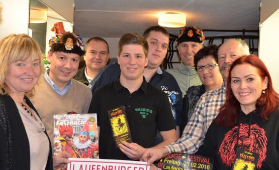Das OK der Laufenburger Städtlefasnacht und die Stadträte freuen sich, dass am nächsten Donnerstag die Narren wieder das Zepter übernehmen. Auf dem Bild: Gabriele Schäuble (vorne, von links), Claus Epting, Yannick Epting, Felix Klingele, Michaela Lopez, hinten: Herbert Weiss (von links), Manuel Wagner, Thomas Wasmer und Anita Schraner.
