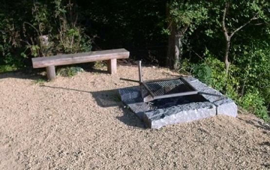 Neue Fricktaler Zeitung | Mit Feuerstelle beliebten Treffpunkt geschaffen