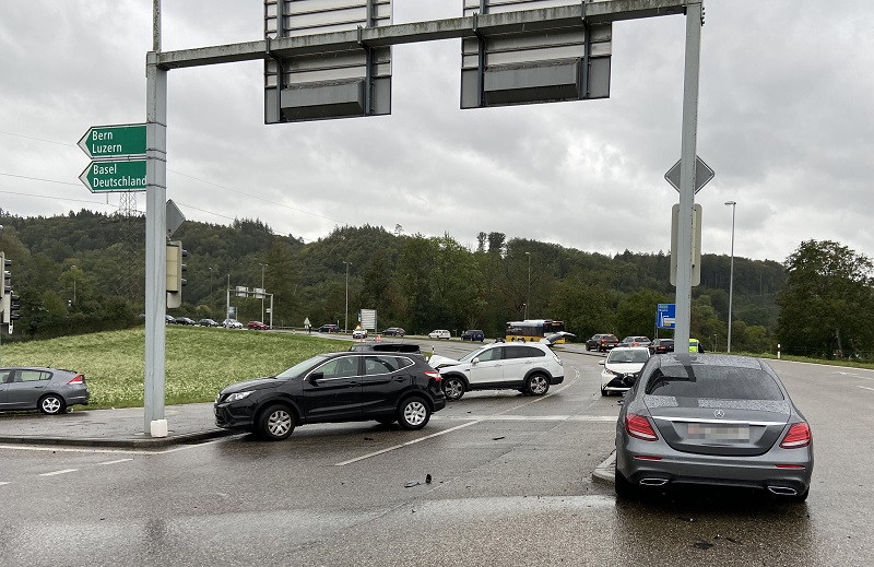 Neue Fricktaler Zeitung Unfall In Rheinfelden Mit Mehreren Beteiligten Fahrzeugen
